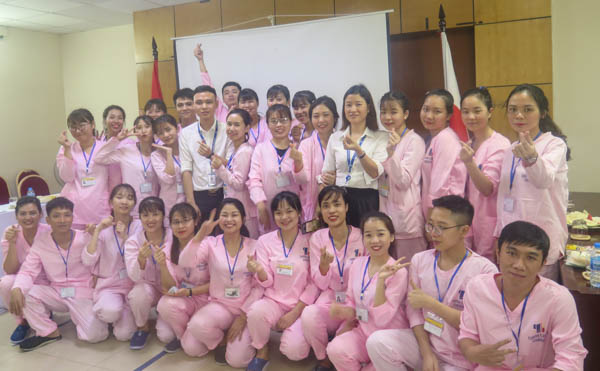 Công ty Thịnh Long khen thưởng giáo viên và học viên xuất sắc